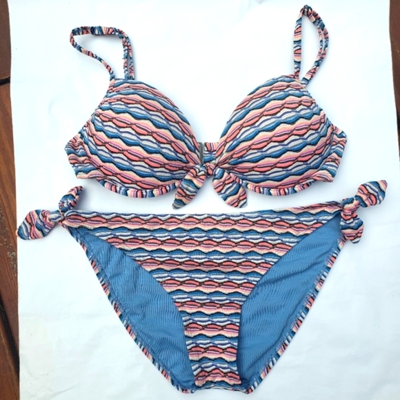 True Craft Waves Bikini Set - Size Large (Excellent Condition) - Picture 1 of 15